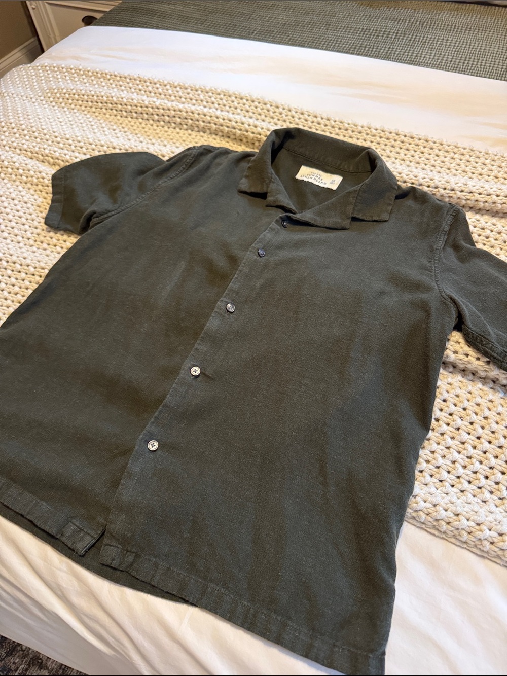 Abercrombie & Fitch Short-Sleeve Camp Shirt in Olive - Picture 3 of 3